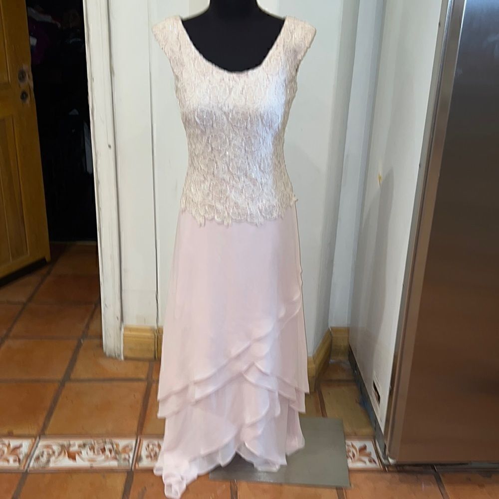Cameron Blake size 6 womens baby pink dress events prom wedding lace